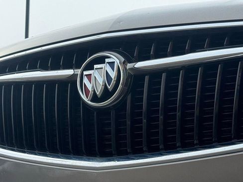 Used 2018 Buick Enclave Essence image 12