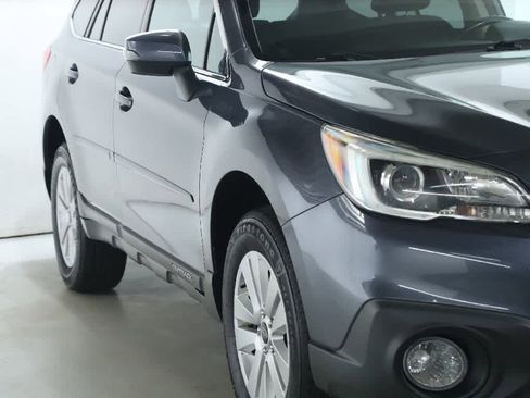 Used 2017 Subaru Outback 2.5i Premium image 10