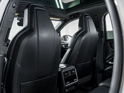 Used 2022 Porsche Cayenne Turbo AWD/4WD image 30