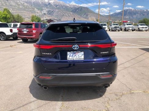 Used 2021 Toyota Venza LE AWD/4WD image 4