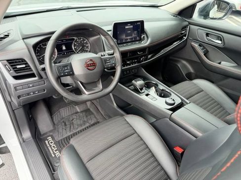 Used 2025 Nissan Rogue SV AWD/4WD image 15