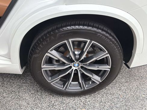 Certified 2025 BMW X5 xDrive40i w/ M Sport Package AWD/4WD image 11