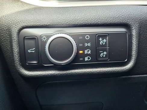 Used 2023 Ford Explorer XLT RWD image 19