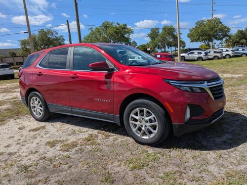 Used 2022 Chevrolet Equinox LT FWD image 2