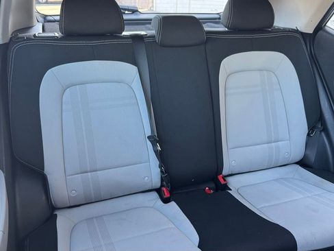 Used 2023 Hyundai Venue SEL image 30