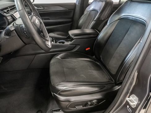 Used 2024 Jeep Grand Cherokee Altitude AWD/4WD image 10