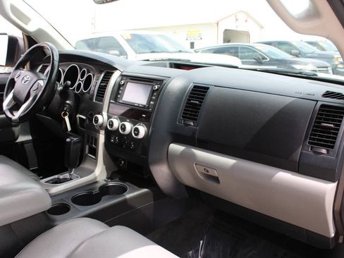 Used 2017 Toyota Sequoia SR5 AWD/4WD image 13
