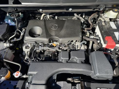 Used 2022 Toyota RAV4 XLE Premium image 10