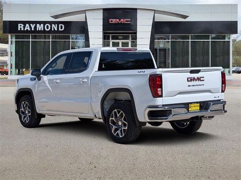 New 2026 GMC Sierra 1500 SLE image 3