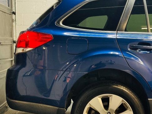 Used 2011 Subaru Outback 2.5i Limited image 7