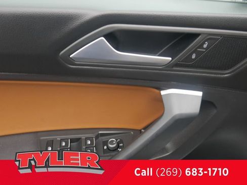 Used 2019 Volkswagen Tiguan SE image 24