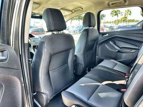 Used 2017 Ford Escape SE image 12