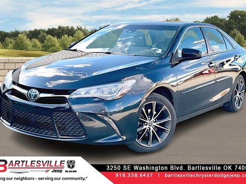 Used 2017 Toyota Camry XSE image 1