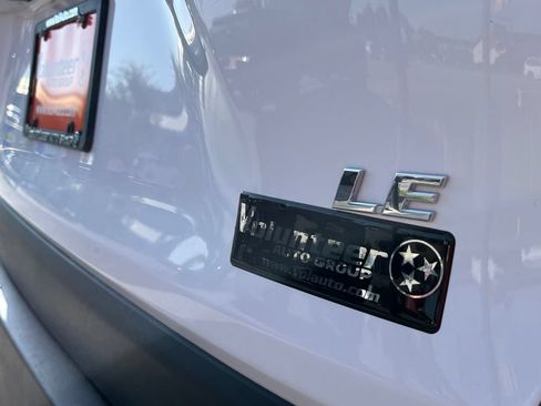 Used 2021 Toyota RAV4 LE FWD image 8