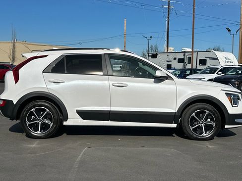 New 2026 Kia Niro LX image 3