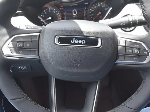 Used 2025 Jeep Compass Latitude AWD/4WD image 19