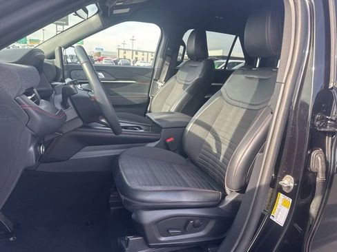 Used 2025 Ford Explorer ST-Line w/ ST-Line Street Pack image 18