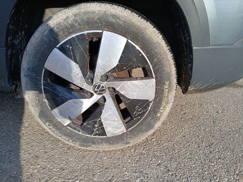 Used 2025 Volkswagen Taos S image 9