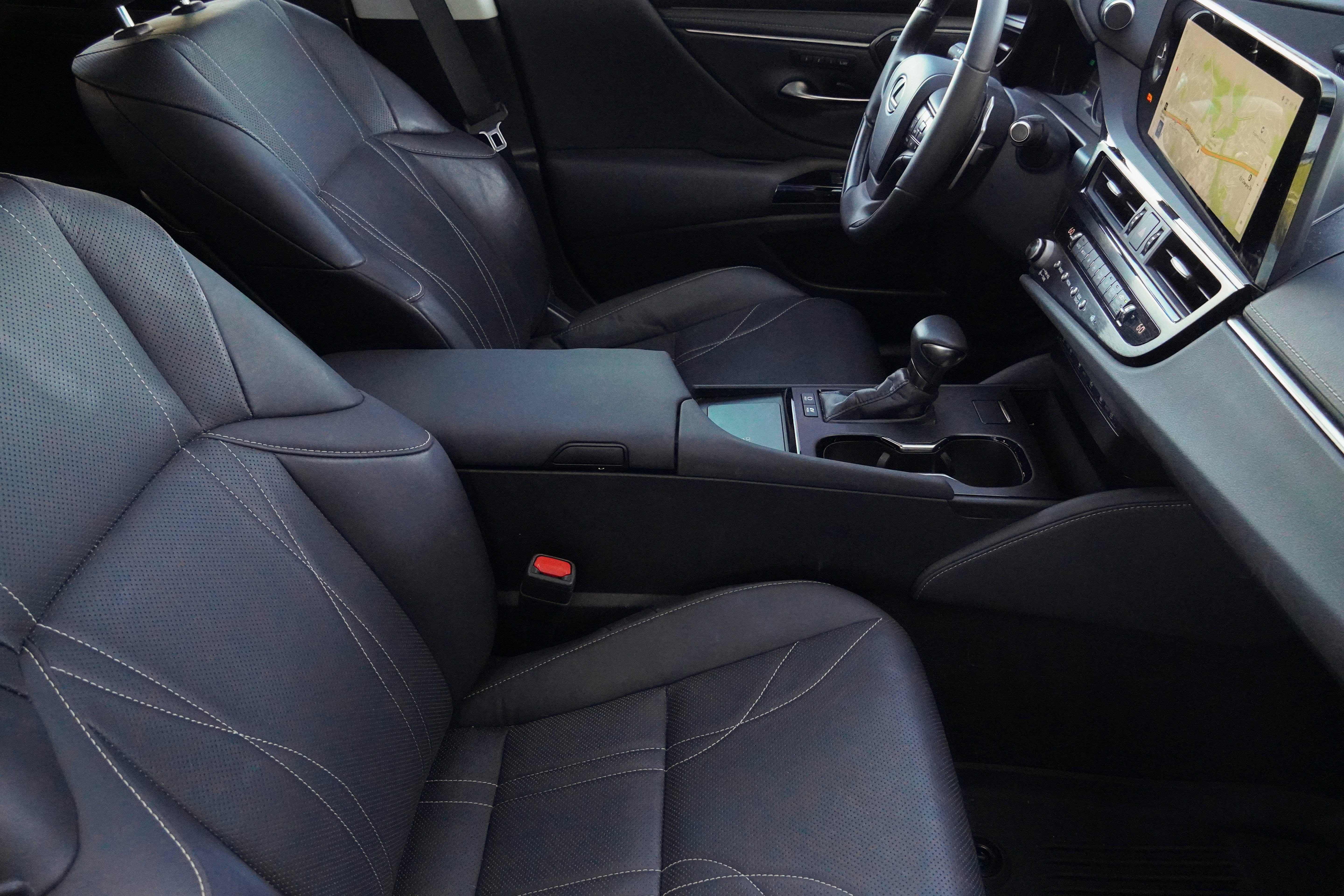 Used 2024 Lexus ES 300h Ultra Luxury w/ Accessory Package (Z2) FWD image 12