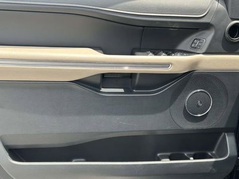 Used 2022 Ford Expedition Limited RWD image 11