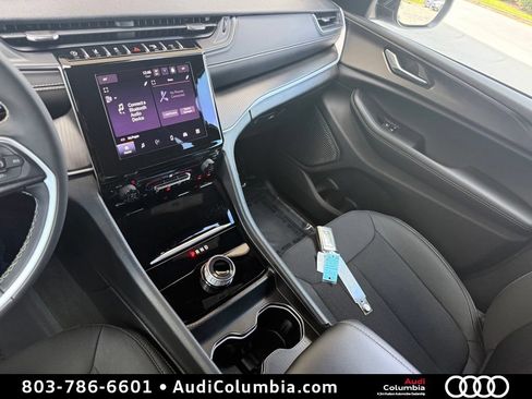 Used 2025 Jeep Grand Cherokee L Laredo RWD image 31