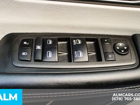 Used 2024 Chrysler Pacifica Touring-L image 40