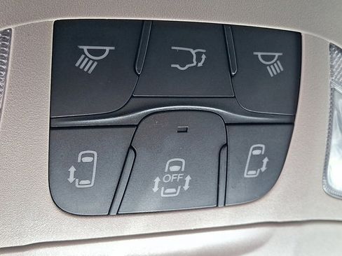 Used 2023 Chrysler Pacifica Touring-L FWD image 25