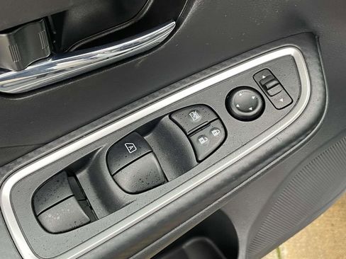 Used 2025 Nissan Versa SR w/ Trunk Package image 16