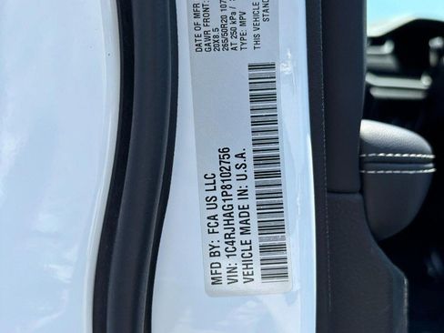 Used 2023 Jeep Grand Cherokee Altitude AWD/4WD image 17