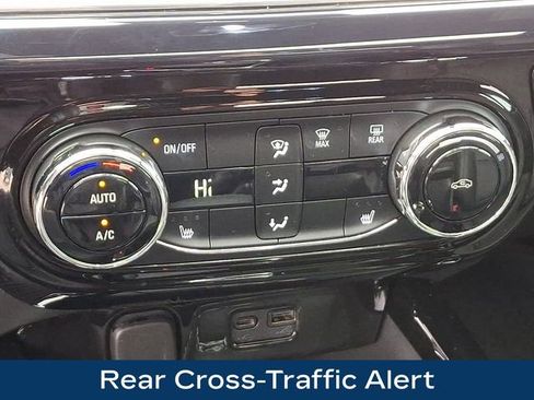 Used 2024 Chevrolet Trax RS w/ Sunroof Package image 21