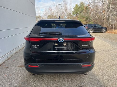 Certified 2022 Toyota Venza LE image 6