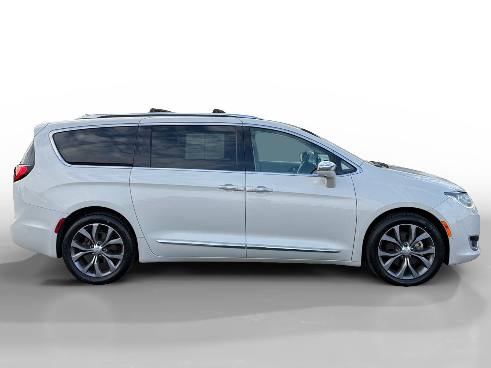 Used 2017 Chrysler Pacifica Limited FWD image 6