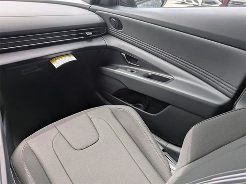 Used 2025 Hyundai Elantra Sport image 18