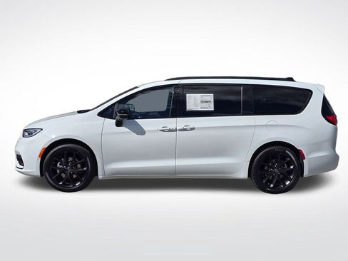 New 2026 Chrysler Pacifica Select image 16