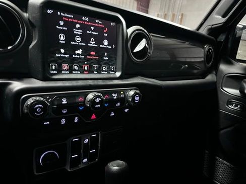 Used 2022 Jeep Wrangler Unlimited Sahara AWD/4WD image 19