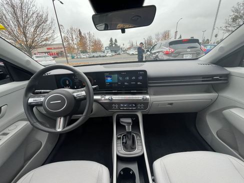 Used 2025 Hyundai Kona SEL image 33