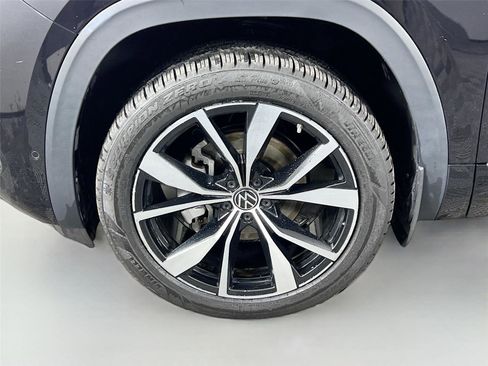 Used 2024 Volkswagen Atlas Cross Sport SEL Premium R-Line image 29