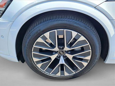 Certified 2024 Audi Q8 e-tron Premium Plus w/ Premium Plus Package AWD/4WD image 24