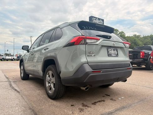 Used 2022 Toyota RAV4 XLE AWD/4WD image 5