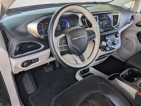 Used 2018 Chrysler Pacifica Limited w/ Advanced Safetytec Group FWD image 10