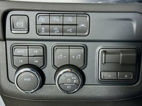 Used 2025 Chevrolet Tahoe Z71 w/ Comfort Package AWD/4WD image 11
