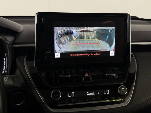 Used 2023 Toyota Corolla Cross XLE w/ Convenience Package FWD image 17