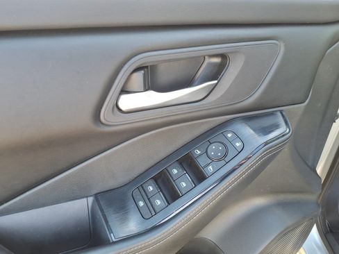 Used 2024 Nissan Rogue SV AWD/4WD image 13