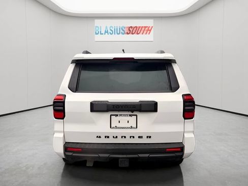 Used 2025 Toyota 4Runner SR5 AWD/4WD image 4