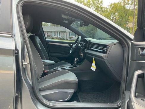 Used 2025 Volkswagen Jetta Sport image 10