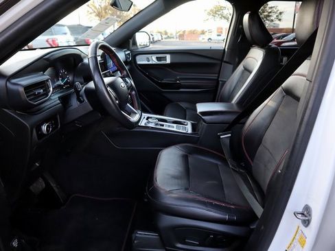 Certified 2023 Ford Explorer ST-Line w/ Class IV Trailer Tow Package image 30