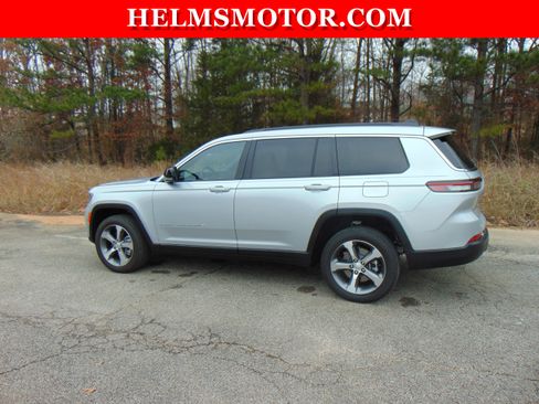 Certified 2024 Jeep Grand Cherokee L Limited w/ Luxury Tech Group II image 6