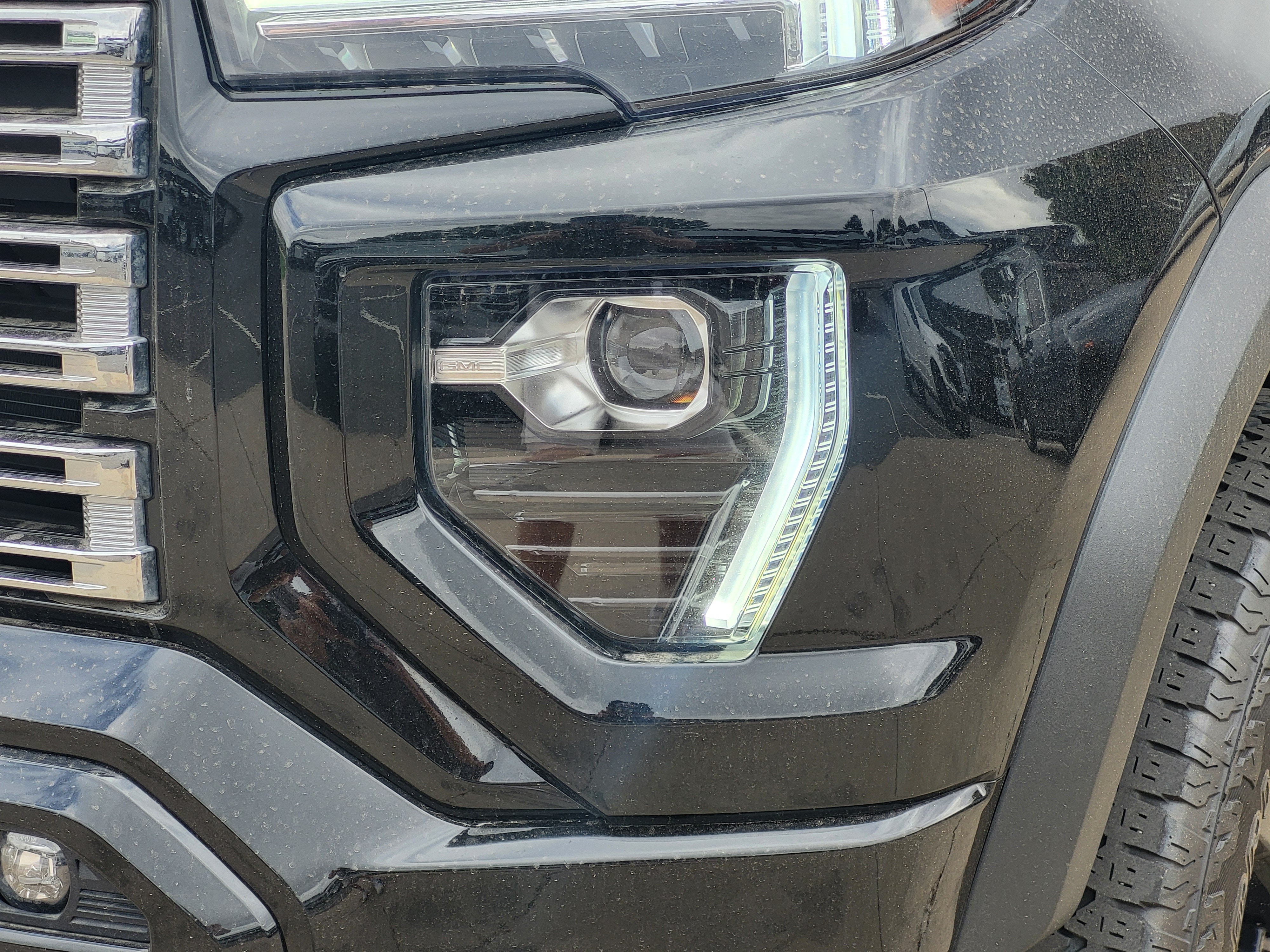 Certified 2023 GMC Canyon Denali w/ Denali Black Edition AWD/4WD image 8