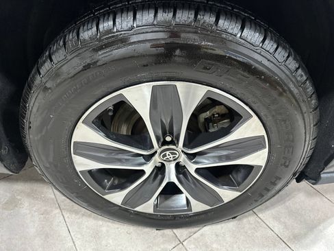 Used 2020 Toyota Highlander XLE FWD image 11