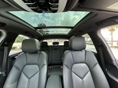 Certified 2025 Porsche Macan image 18